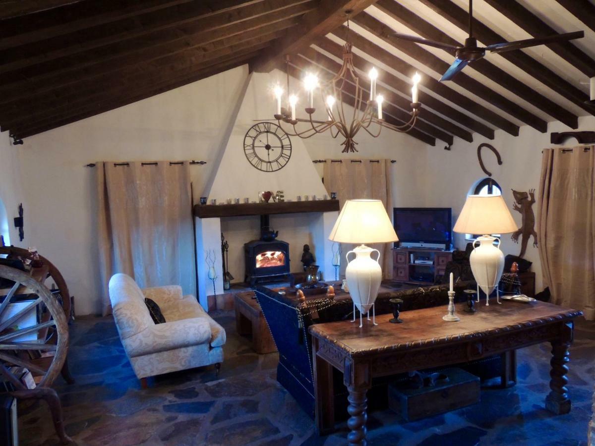 Cortijo Cuscurro Villa Riogordo ภายนอก รูปภาพ